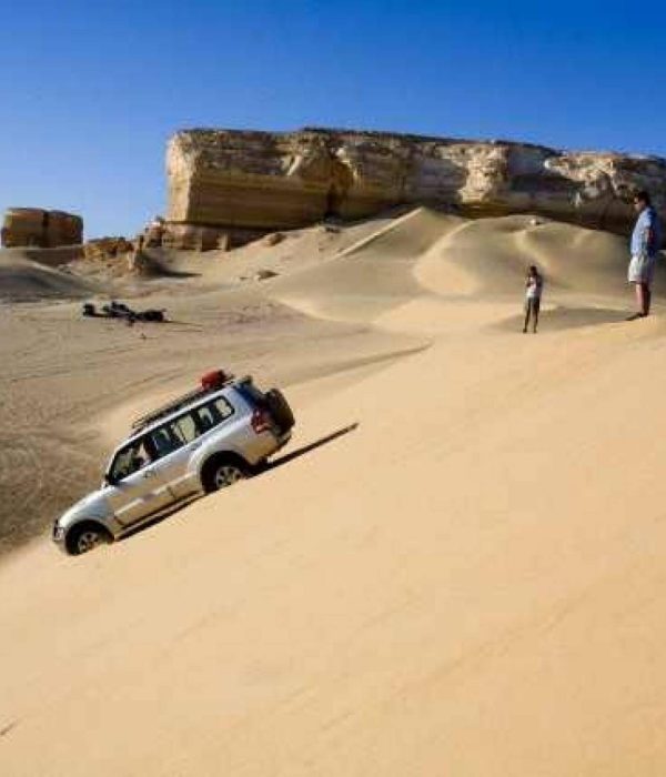 4x4 jeep driving over sand dunes in the Western Desert near the White Desert