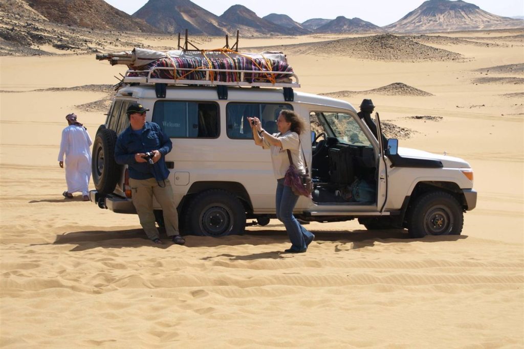 Guests with a 4x4 jeep on a Black Desert safari