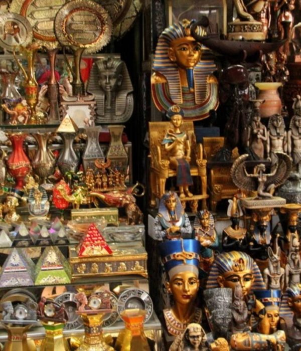 Colourful lanterns and souvenirs for sale in Khan el-Khalili bazaar, Cairo