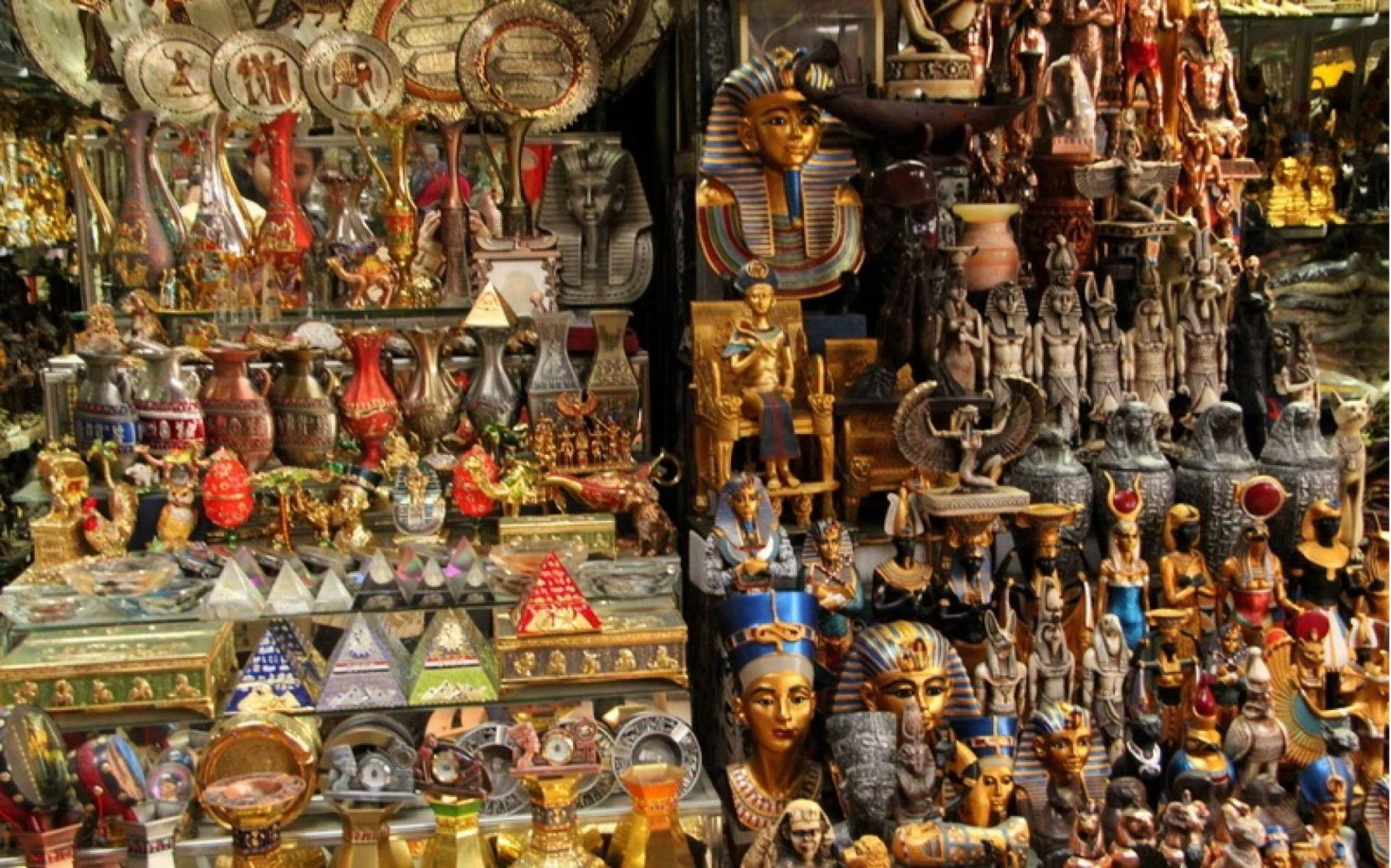 Colourful lanterns and souvenirs for sale in Khan el-Khalili bazaar, Cairo