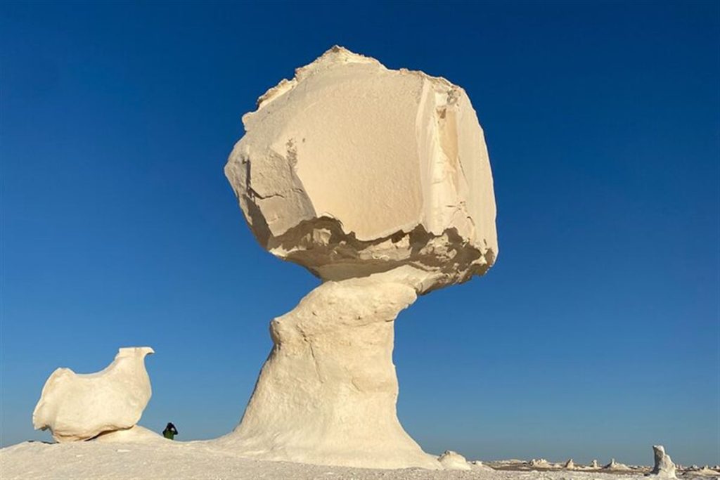 Mushroom rock formation in the White Desert, Egypt