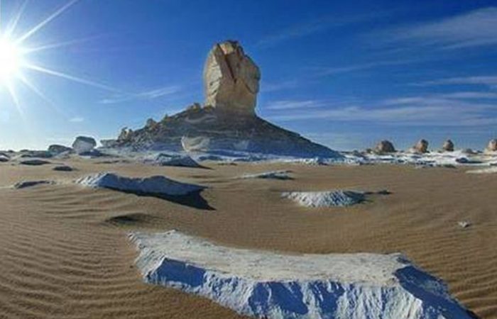 White Desert landscape with chalk rock formations, Egypt